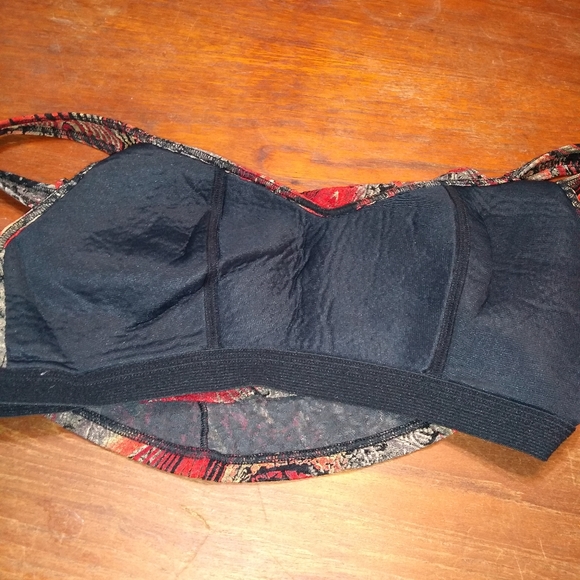 Papillon Blanc Red Black & Gold Fitted Sleeveless Shirt, 15 inches PTP - Picture 5 of 13